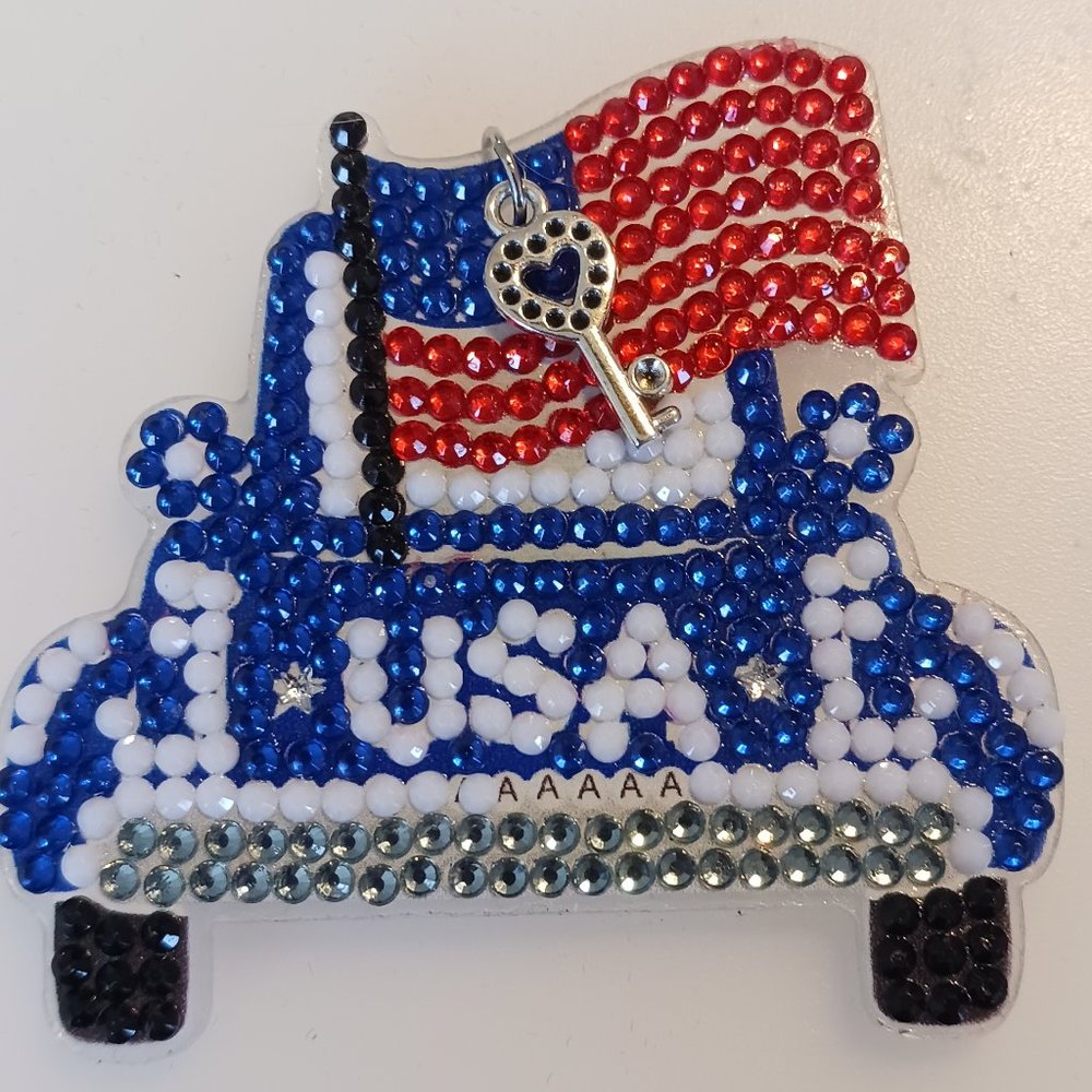 USA car magnet with key charm